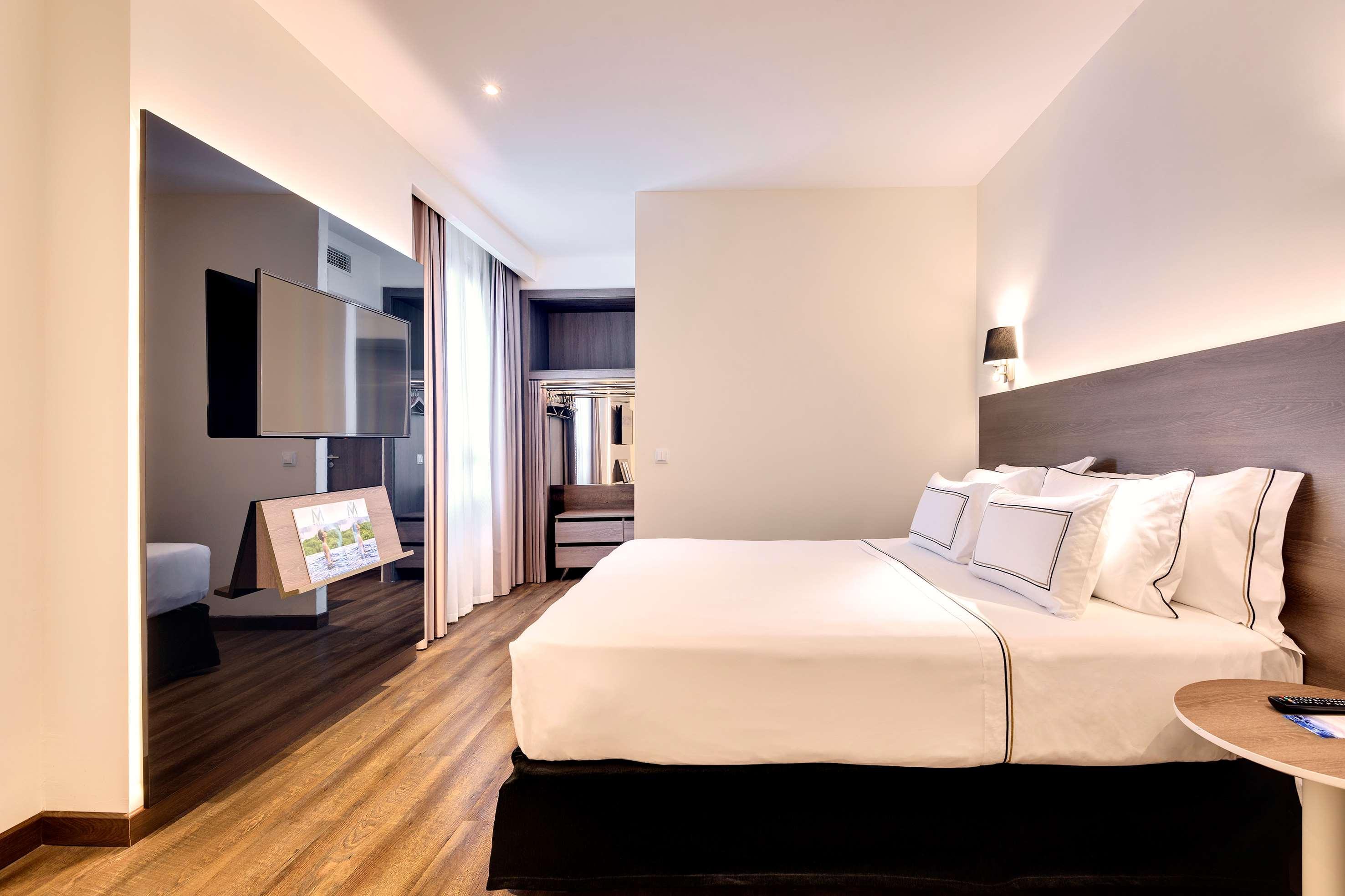 Melia Madrid Serrano Luaran gambar