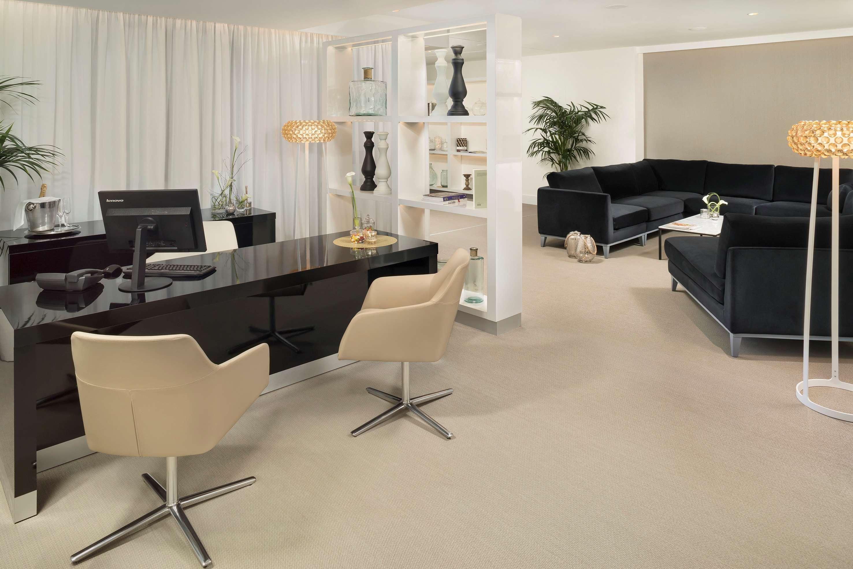 Melia Madrid Serrano Luaran gambar