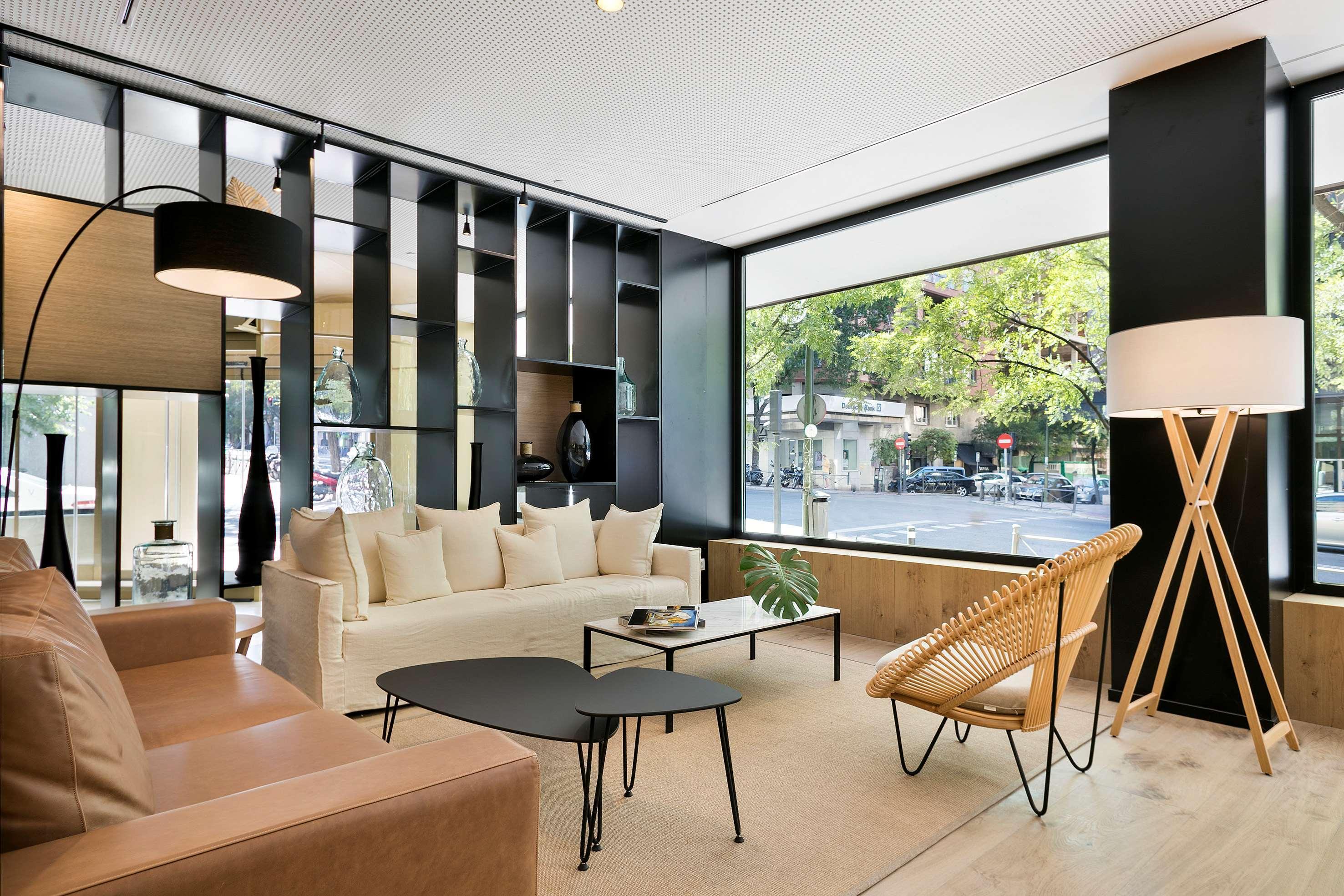 Melia Madrid Serrano Luaran gambar