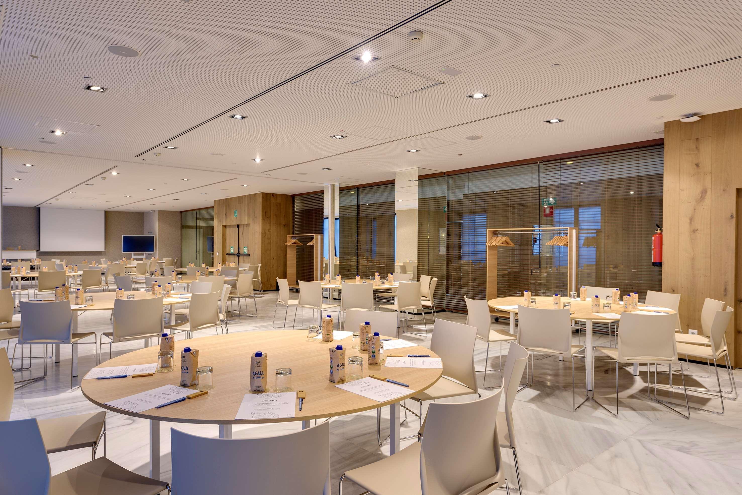 Melia Madrid Serrano Luaran gambar