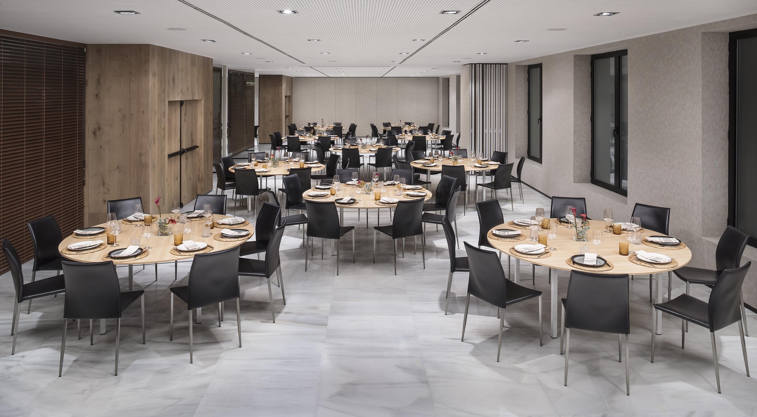 Melia Madrid Serrano Luaran gambar