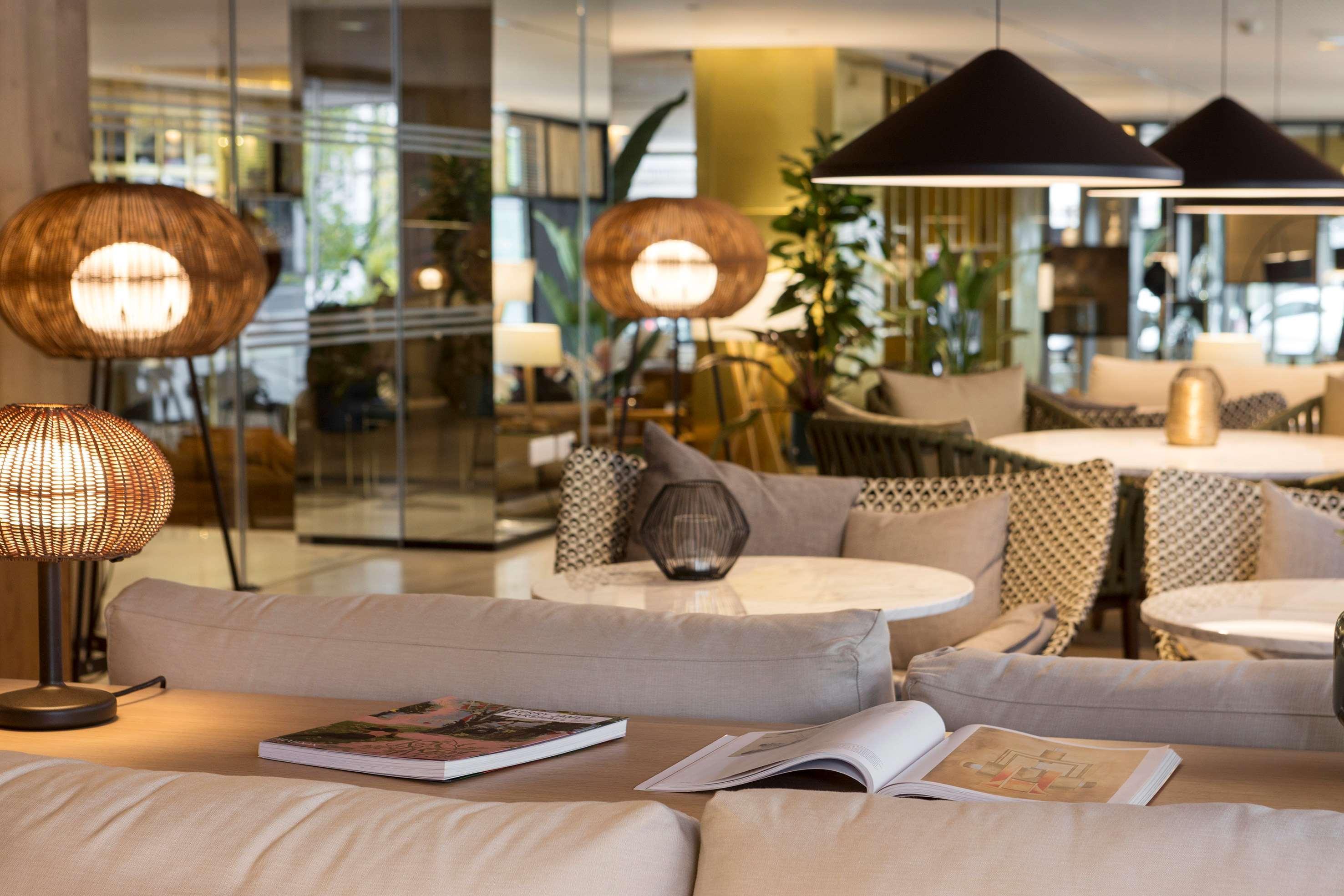 Melia Madrid Serrano Luaran gambar