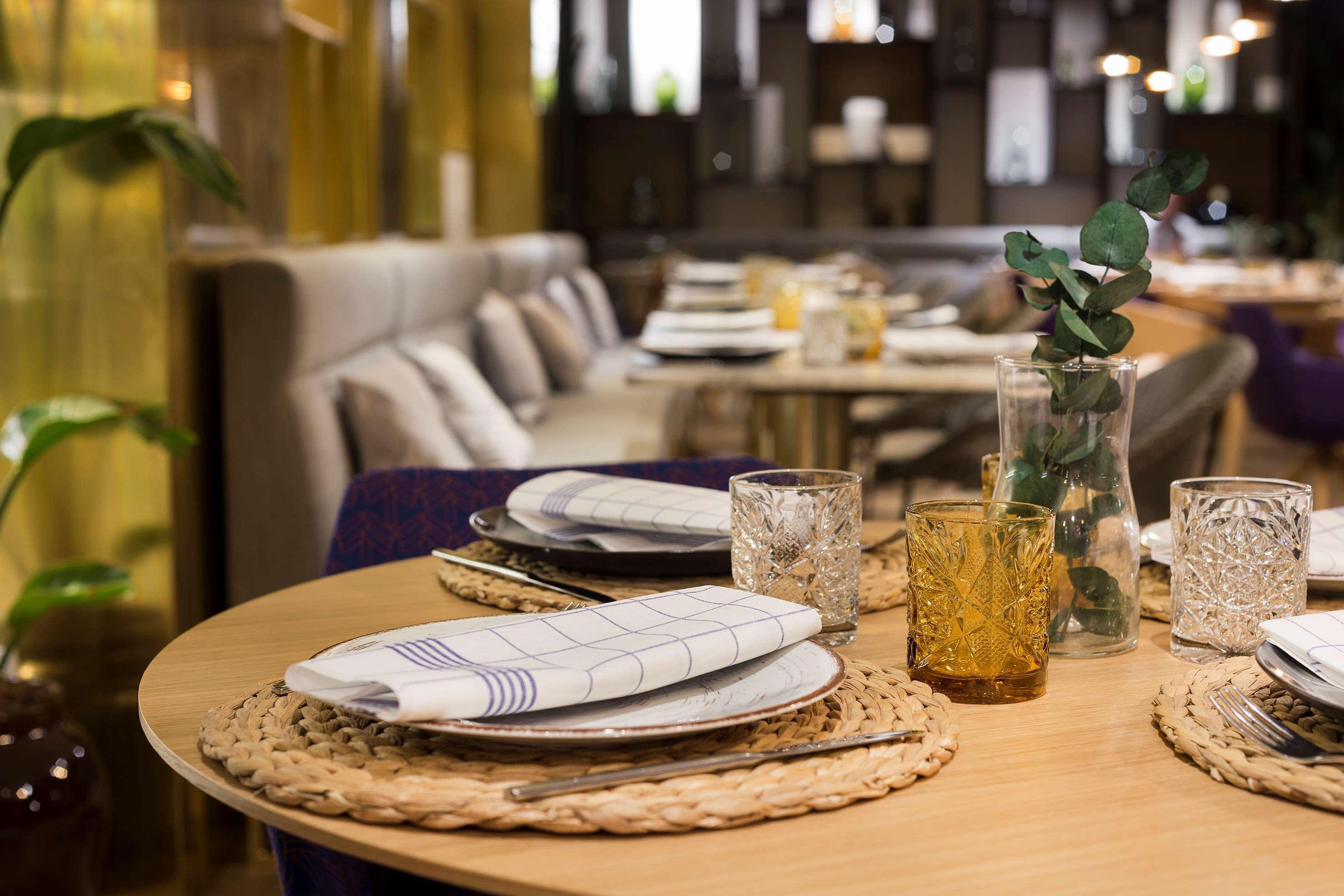 Melia Madrid Serrano Luaran gambar