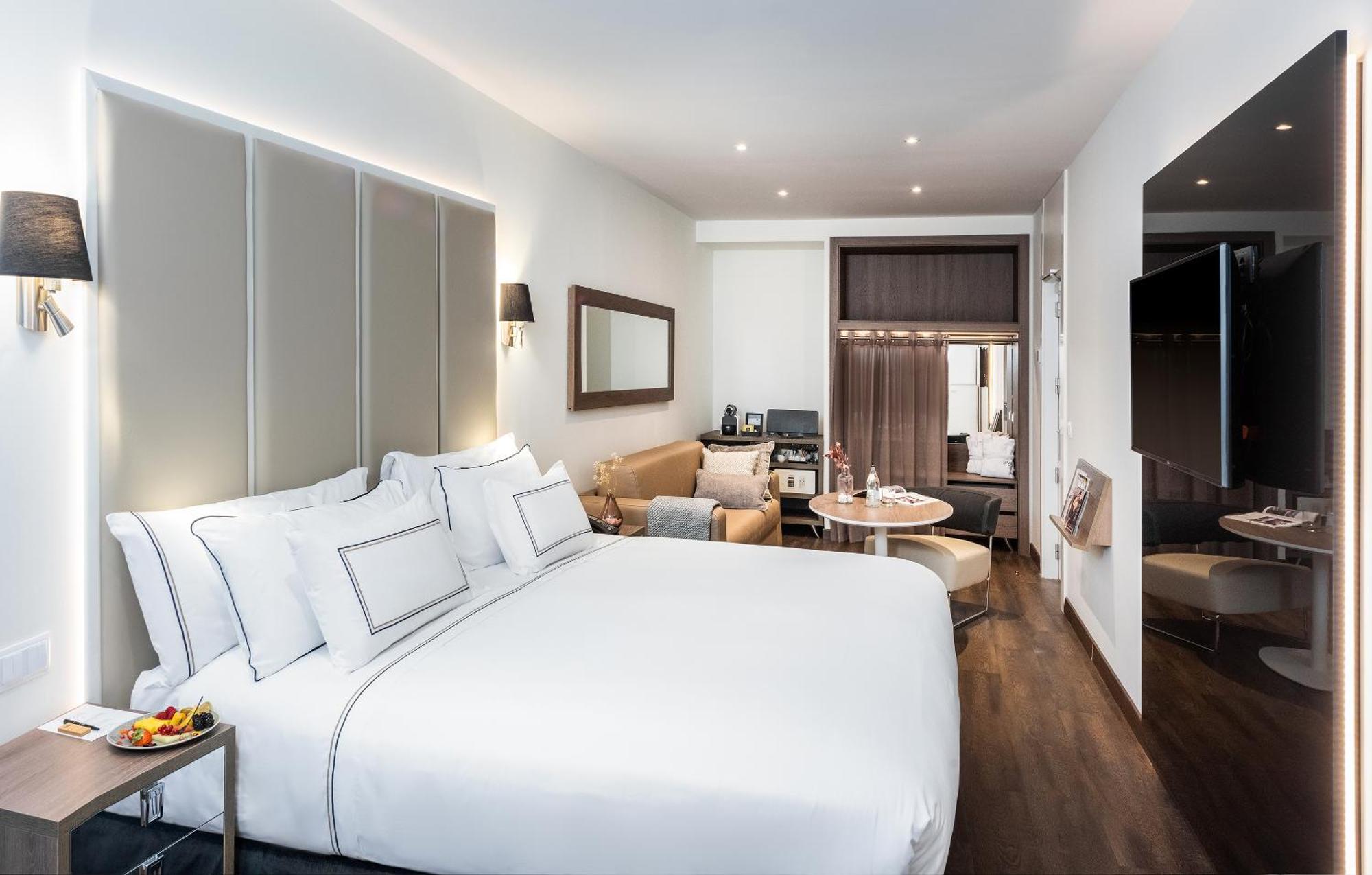 Melia Madrid Serrano Luaran gambar