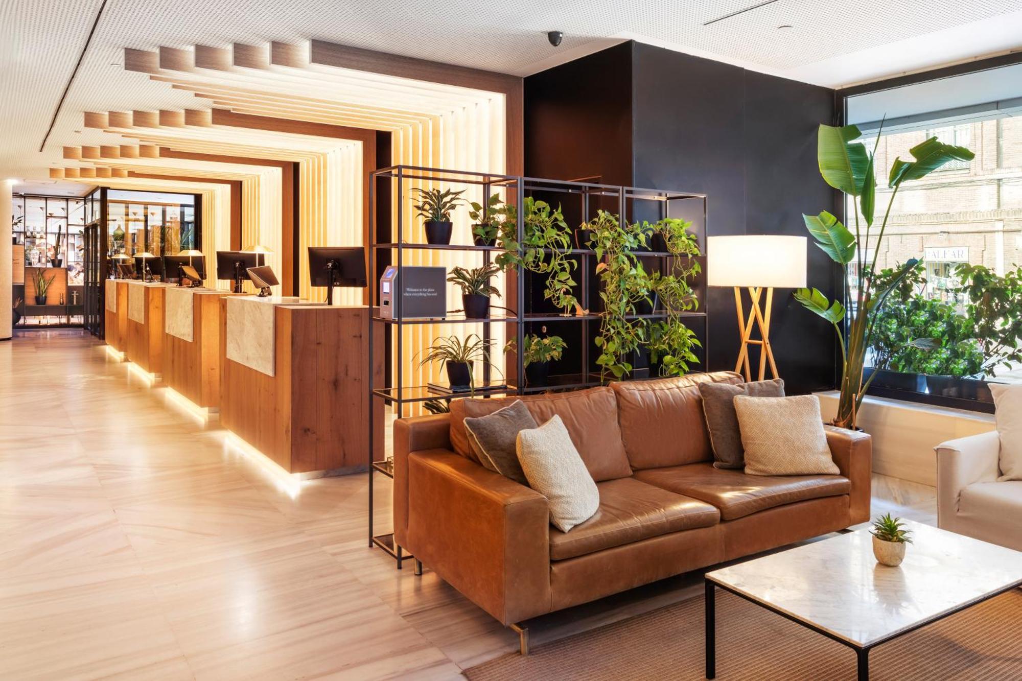 Melia Madrid Serrano Luaran gambar
